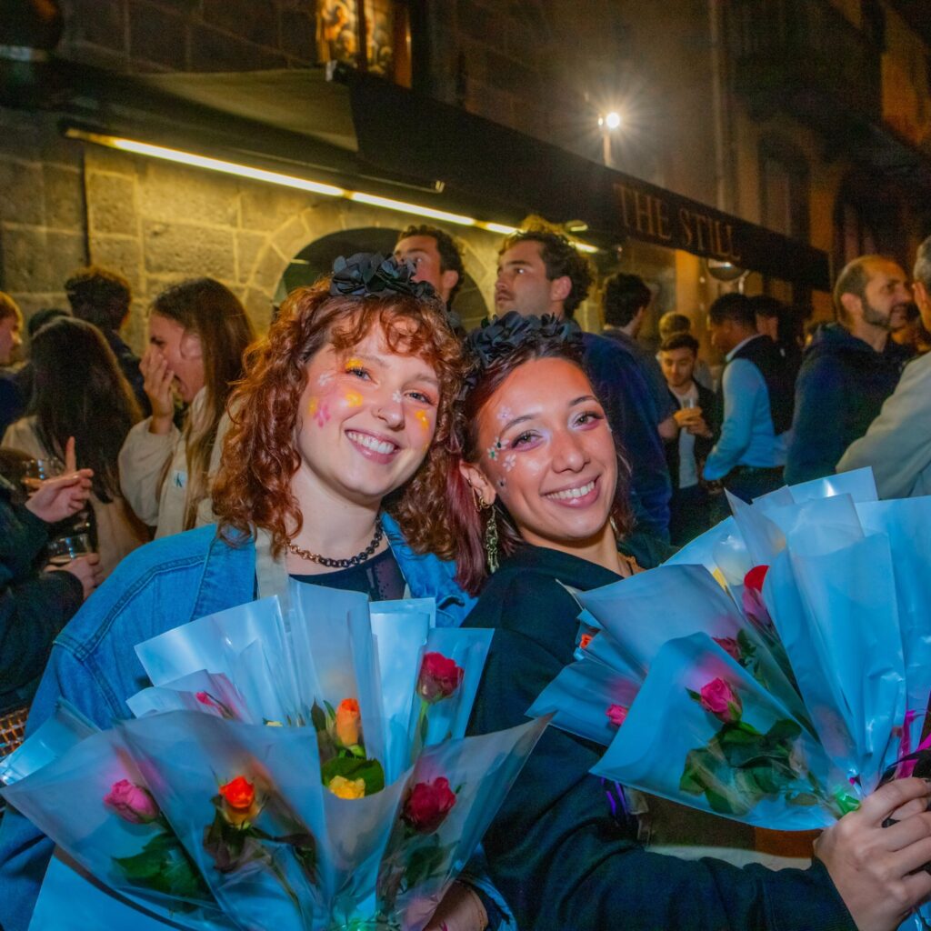 Des étudiantes qui passent la soirée au bar à Clermont-Ferrand